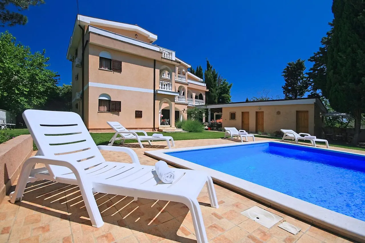 Sun Palace Residence Premantura 3*,