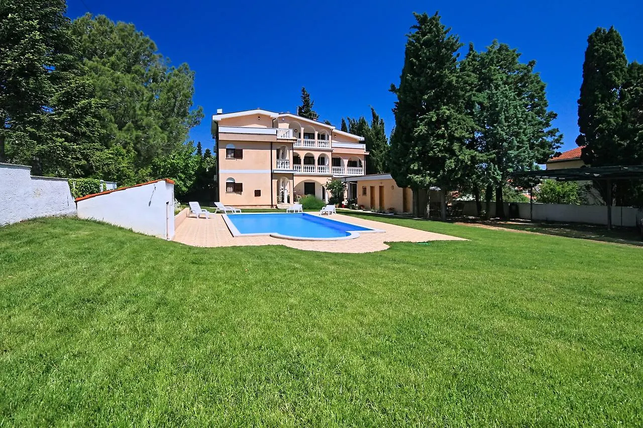 Sun Palace Residence Premantura 3*,