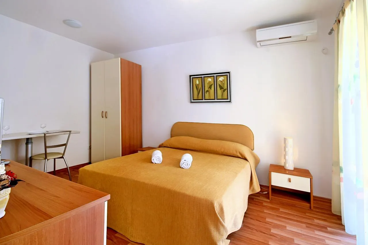 Sun Palace Residence Premantura 3*,